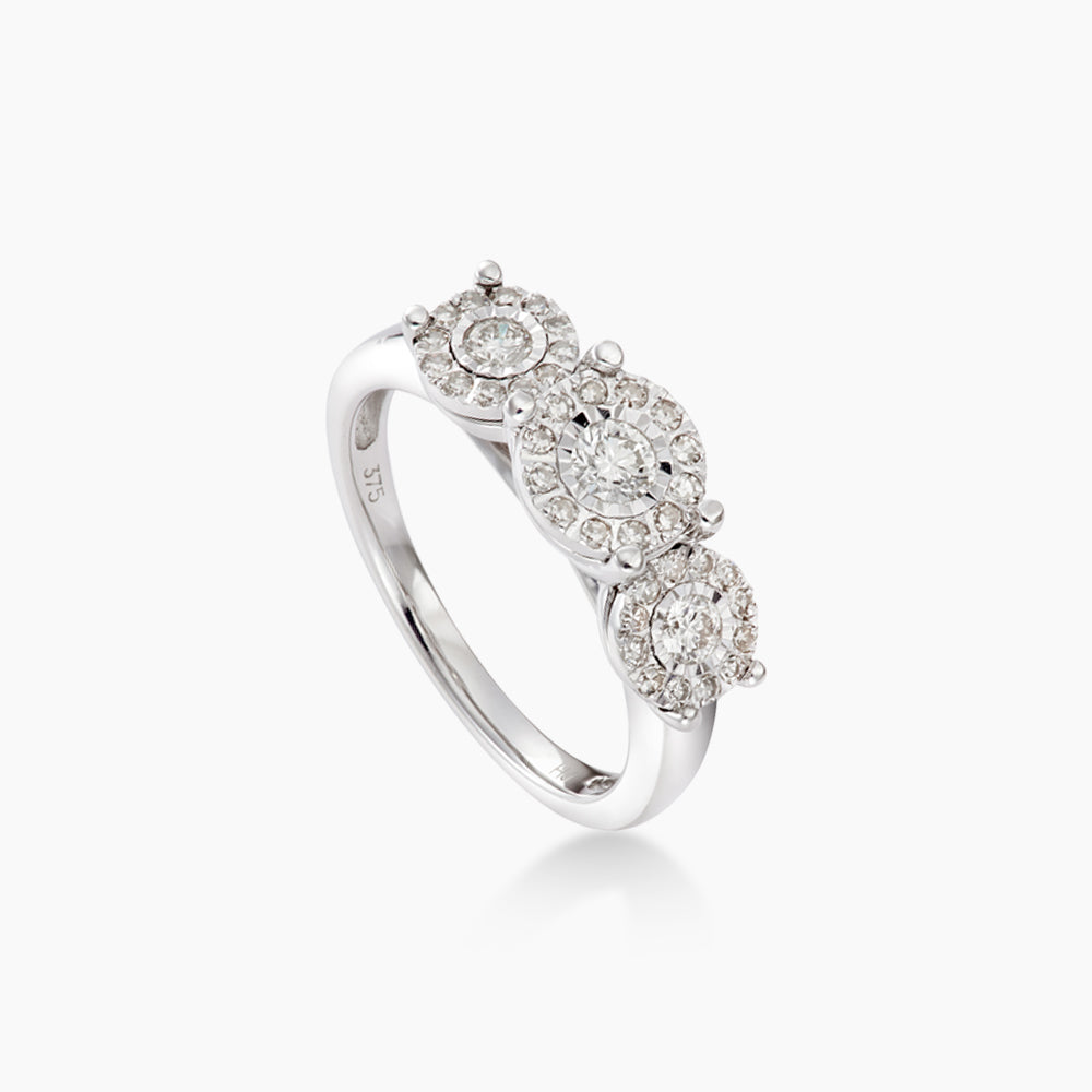 Illusion Set Round Diamond Ring in 375/9K White Gold 24880