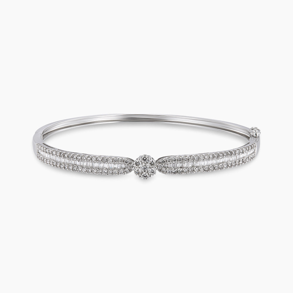 Tapered and Diamond Bangle in 750/18K White Gold 267240723(B)