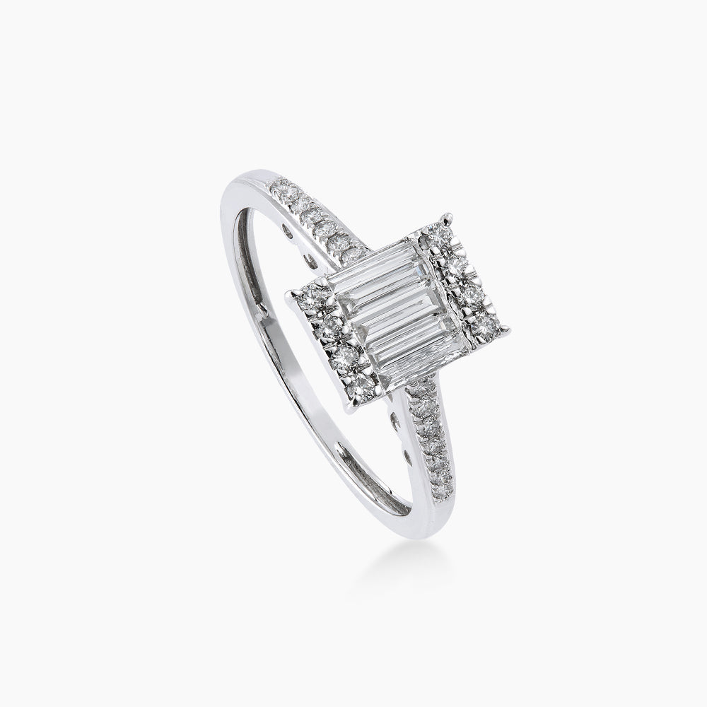 Tapered Baguette and Diamond Ring in 750/18K White Gold 268760124