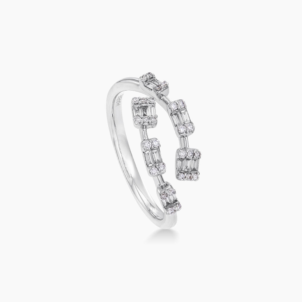 Baguette and Diamond Ring in 375/9K White Gold 269630524